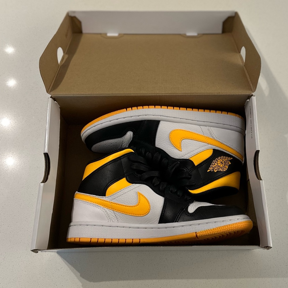 Women’s Air Jordan 1 Mid SE